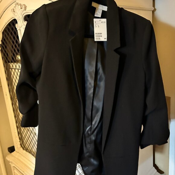 Chic H&M Black Blazer | US 8 | Classic Tailored Fit - Picture 2 of 3